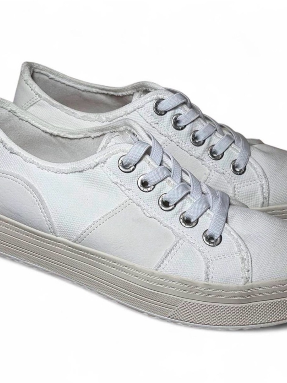 Blowfish Malibu Classic White Canvas Women's Low-Top Sneakers